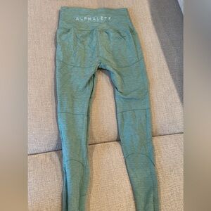 ALPHALETE Green Leggings - Size Small